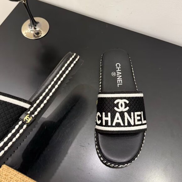 Chanel slippers - Picture 5 of 8